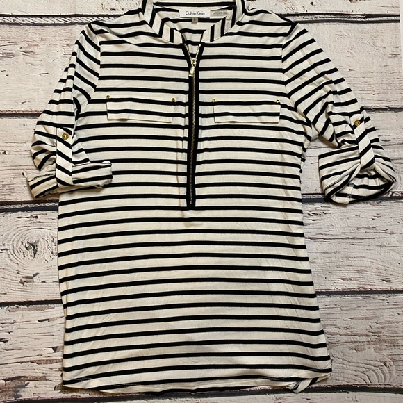 Calvin Klein Striped Top, sz small, black & white - Picture 2 of 7